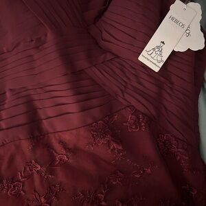 Cabernet A-Line/Princess Off Shoulder Applique Long Chiffon MOB Dress Size 16